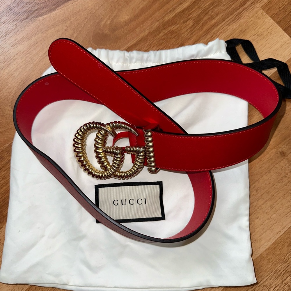 Authentic Gucci Red Leather GG belt with horn details , Gold Buckle, Torchon, 80 - Picture 3 of 10